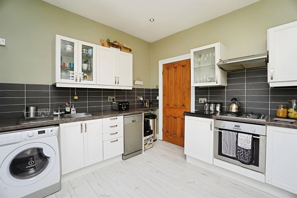 Property photo 2 of 17 Kitchen