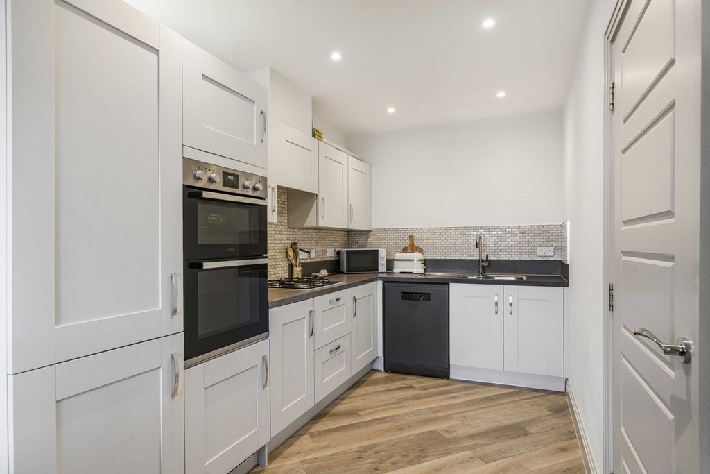 Property photo 2 of 24