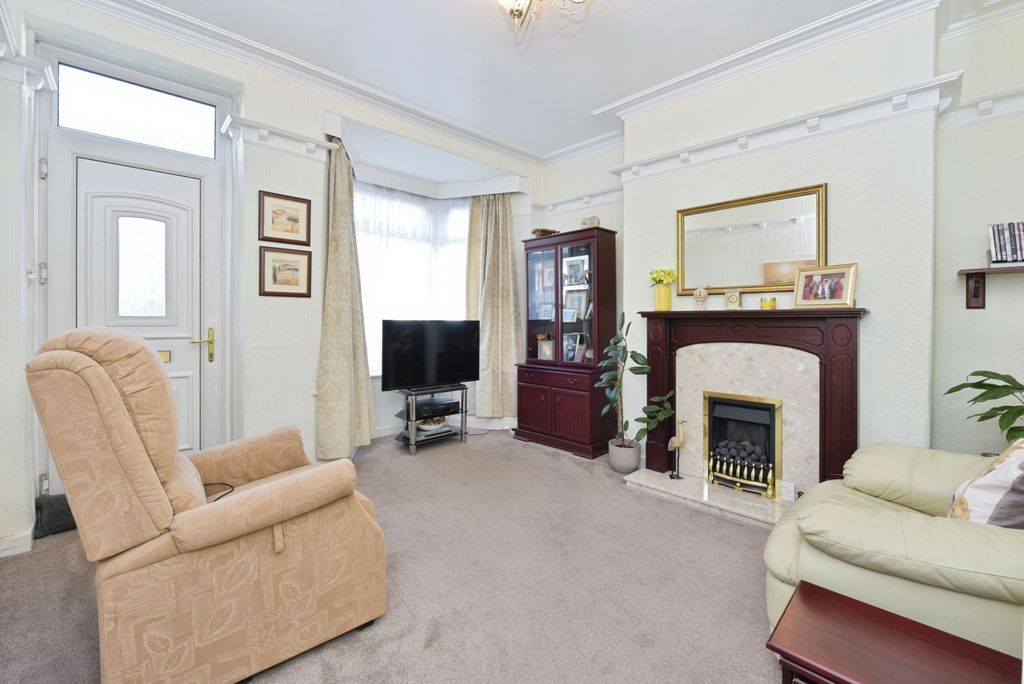 Property photo 3 of 17 Photo