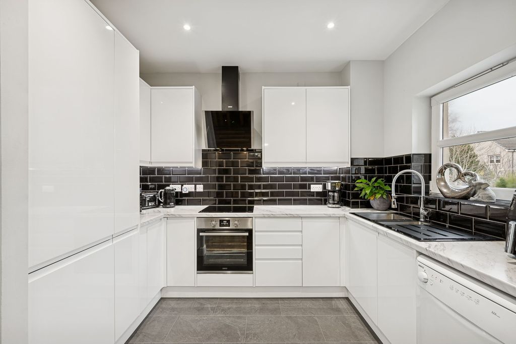 Property photo 1 of 37 Kitchen