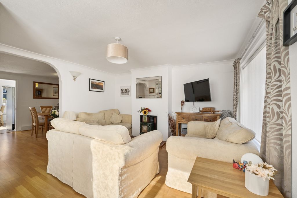 Property photo 2 of 22