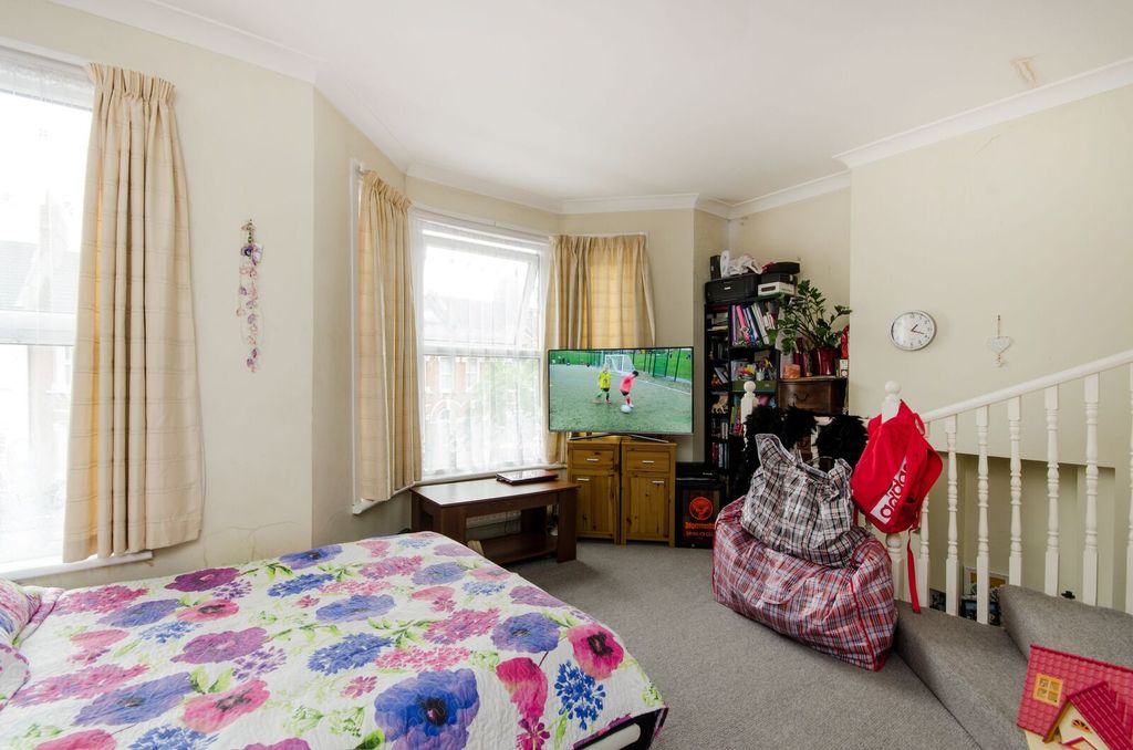 Property photo 2 of 8