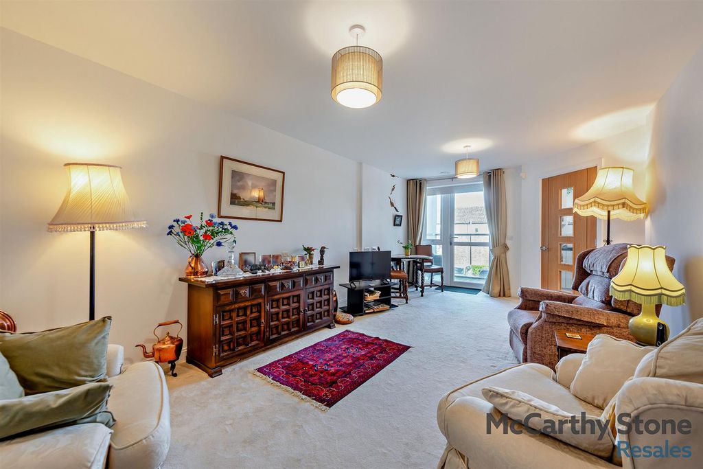 Property photo 2 of 30 8641255-Interior13-800.Jpg