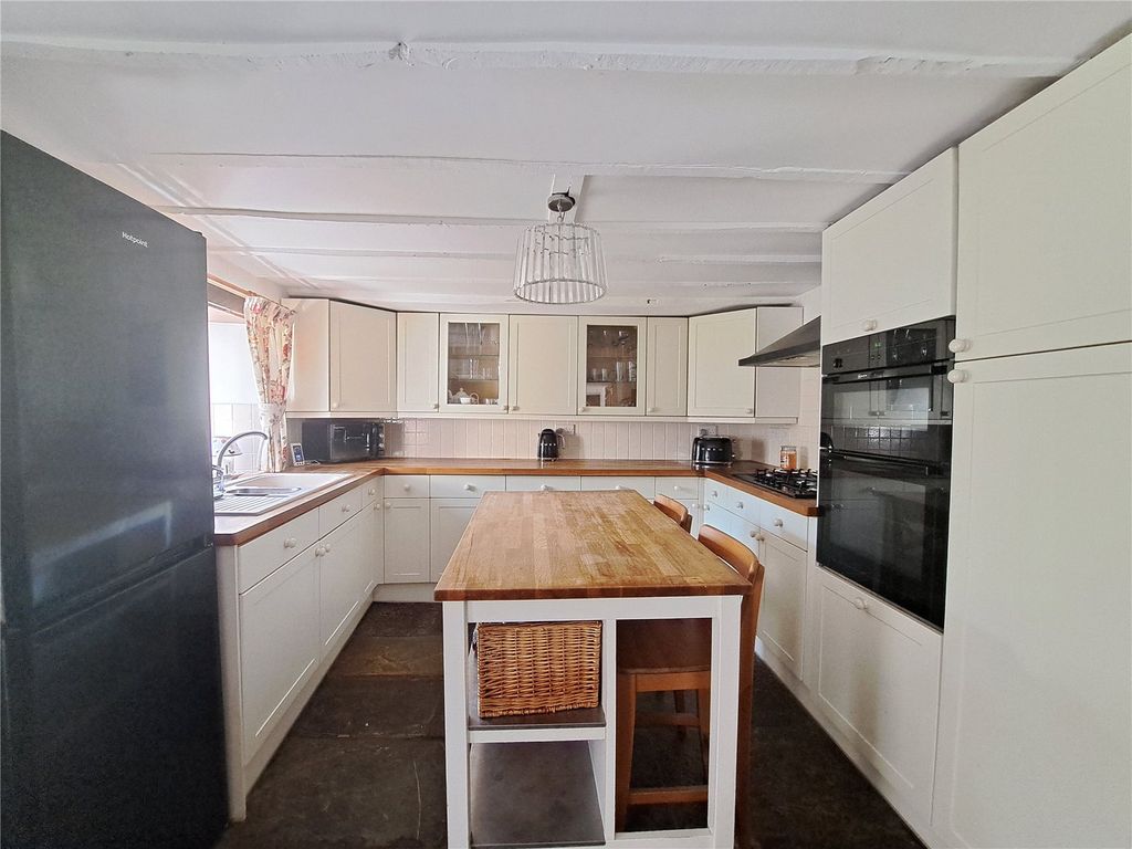 Property photo 2 of 37 Picture No. 01