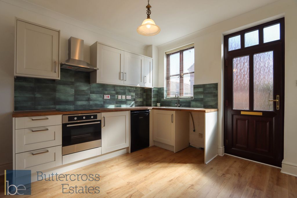 Property photo 2 of 12 Kitchen