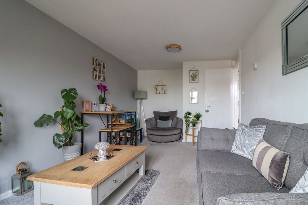 Property photo 2 of 12 4323078