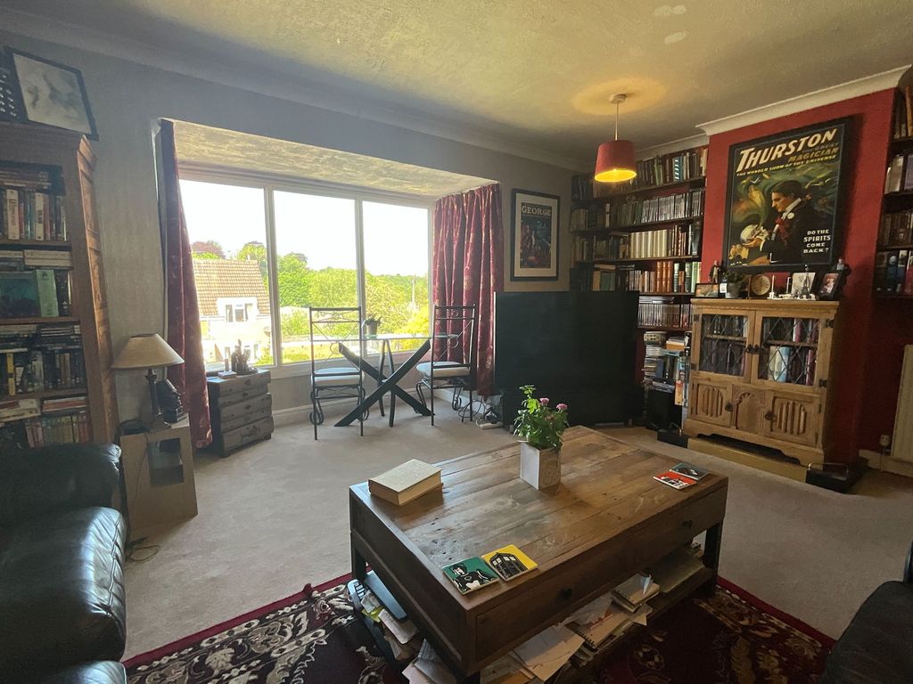 Property photo 3 of 11