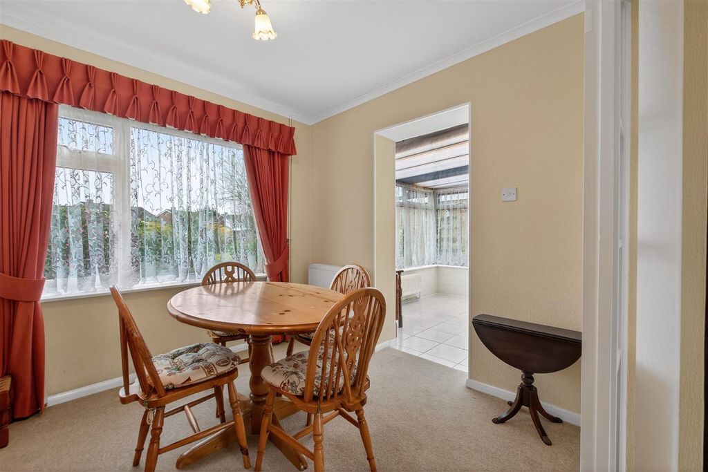 Property photo 3 of 14 Dining Room