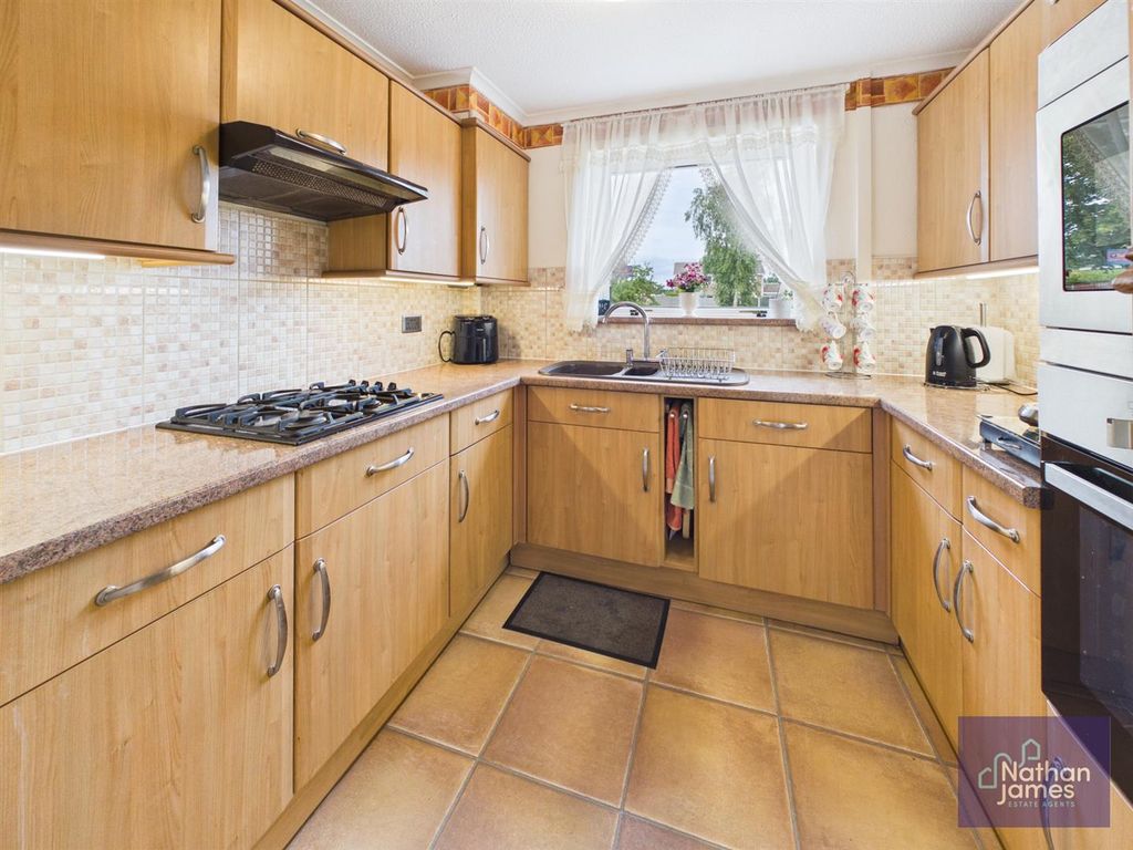 Property photo 3 of 21 Kitchen