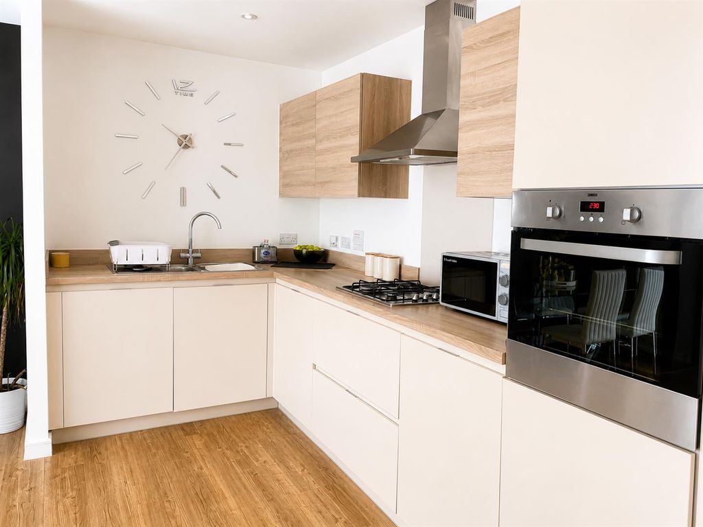 Property photo 2 of 10 Kitchen 2.Png