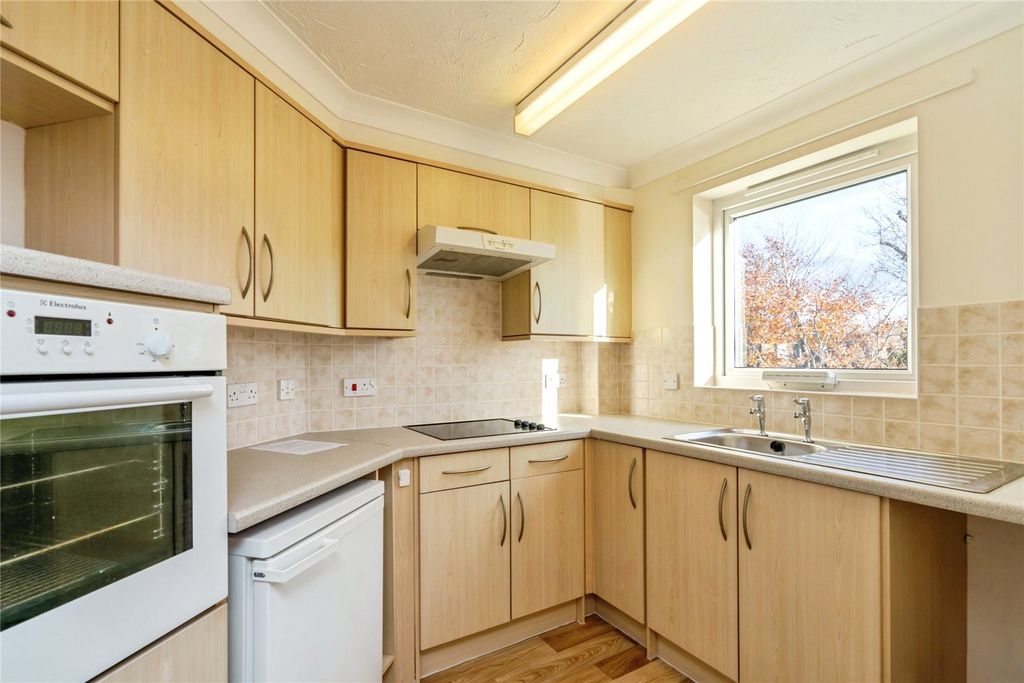 Property photo 2 of 10 Kitchen