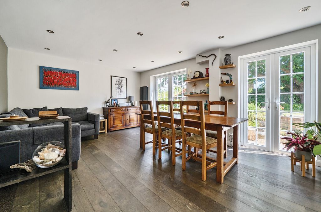 Property photo 3 of 17 1321580-28-686Fc5...