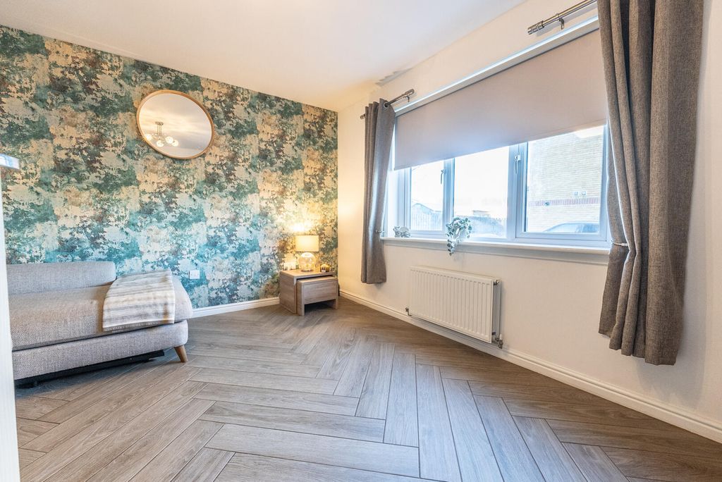 Property photo 3 of 32 Living Room