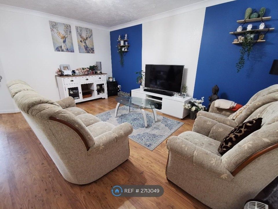 Property photo 1 of 12 Living Room