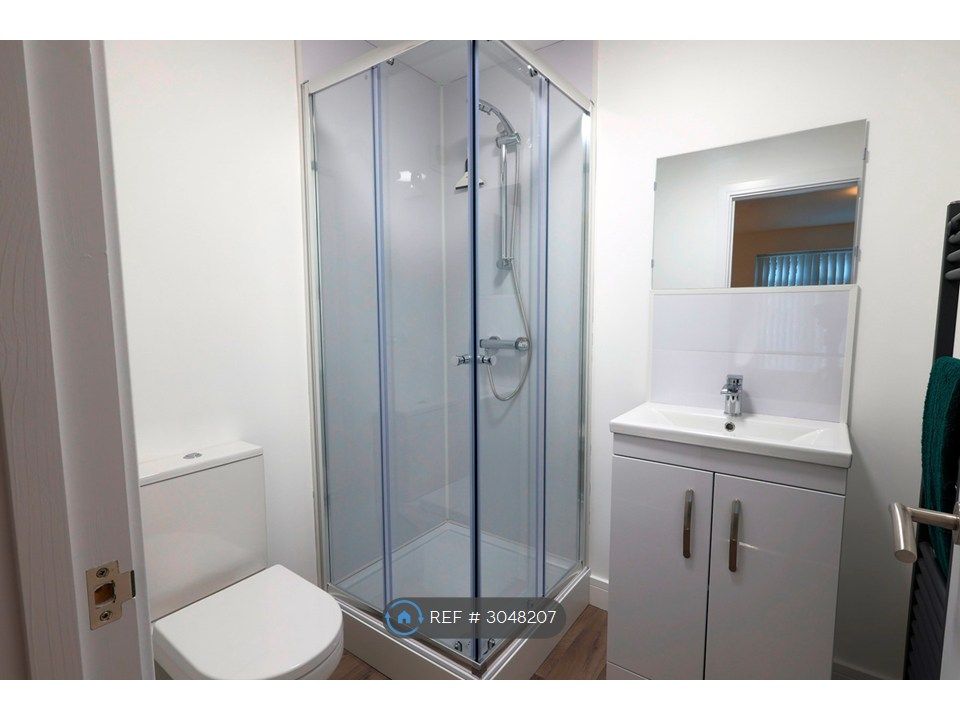 Property photo 3 of 9 Ensuite Shower Room
