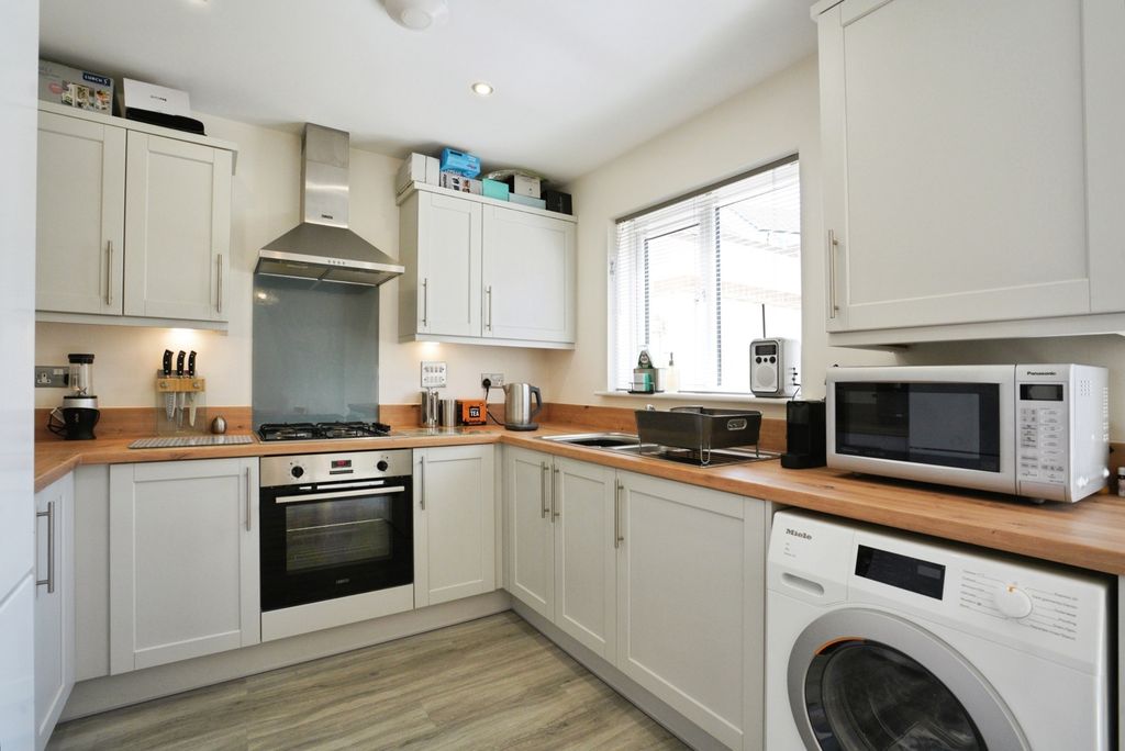 Property photo 3 of 14 Kitchen