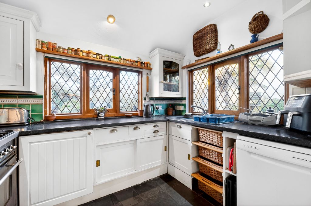 Property photo 2 of 31