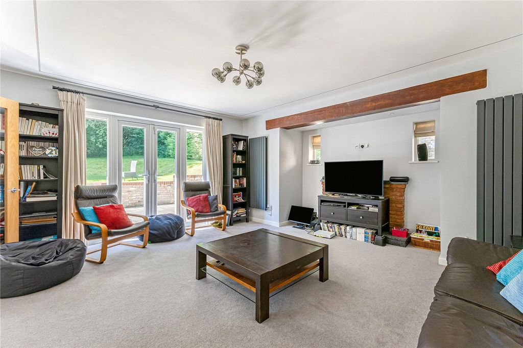 Property photo 2 of 24 Sitting Room
