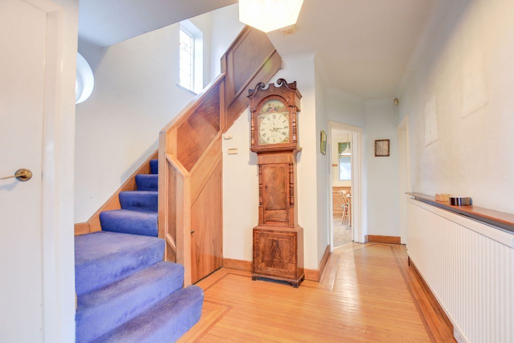 Property photo 2 of 27