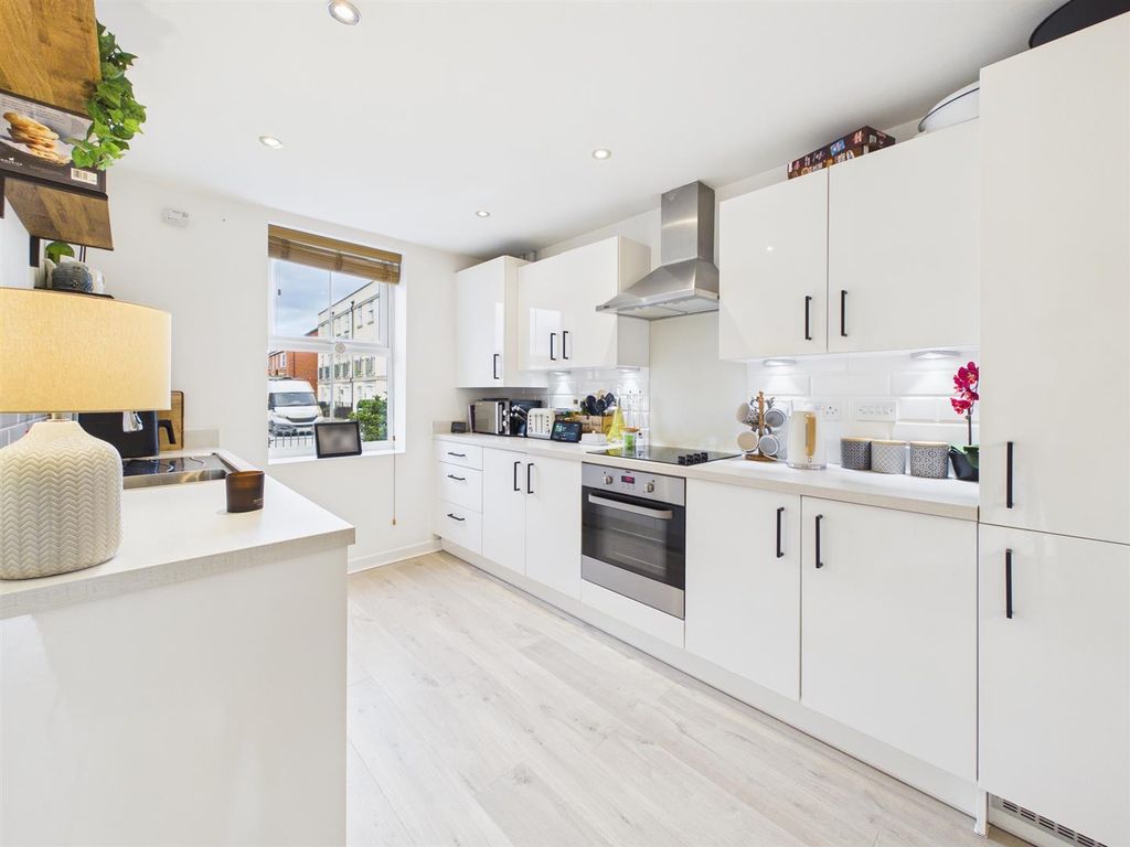 Property photo 2 of 24