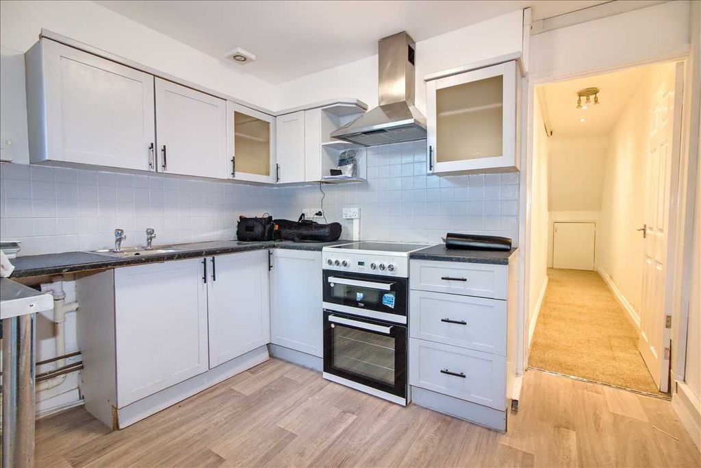 Property photo 3 of 6 Kitchen