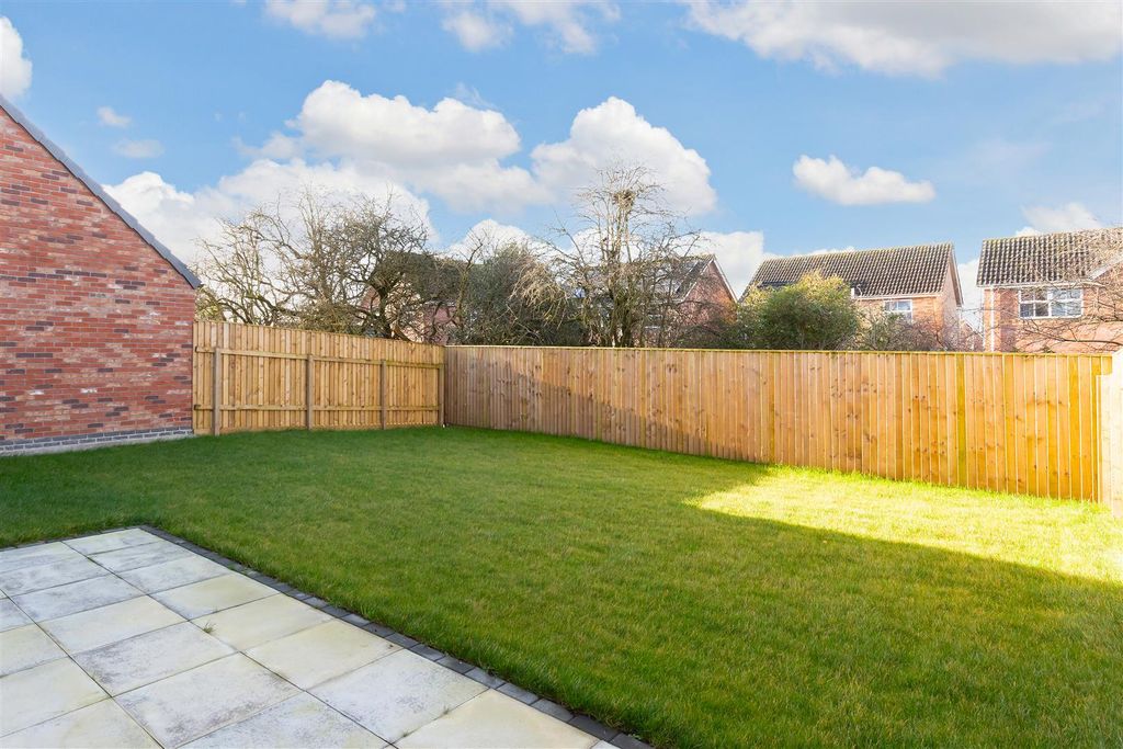 Property photo 2 of 19 015 - Hotham Park.Jpg
