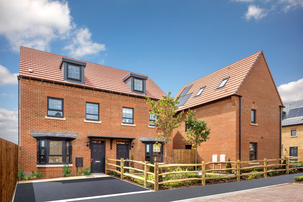 Property photo 2 of 8 Spitfire Green Street Scene