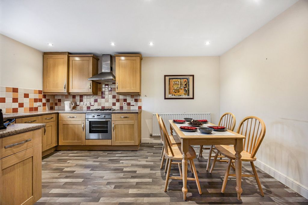 Property photo 3 of 17 Kitchen