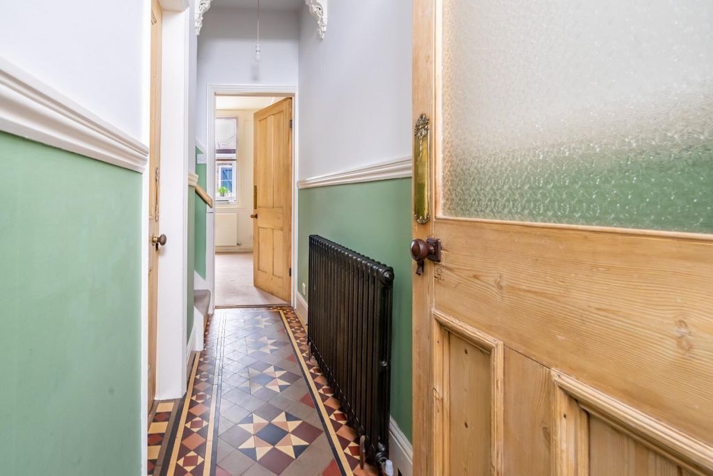 Property photo 2 of 14 P-_Cmexh_Eiswqtggpoaza.Jpg