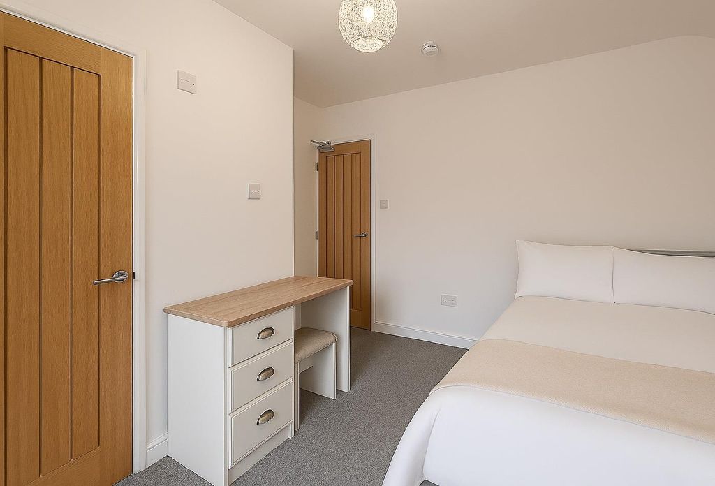 Property photo 3 of 8 Dressed Bed