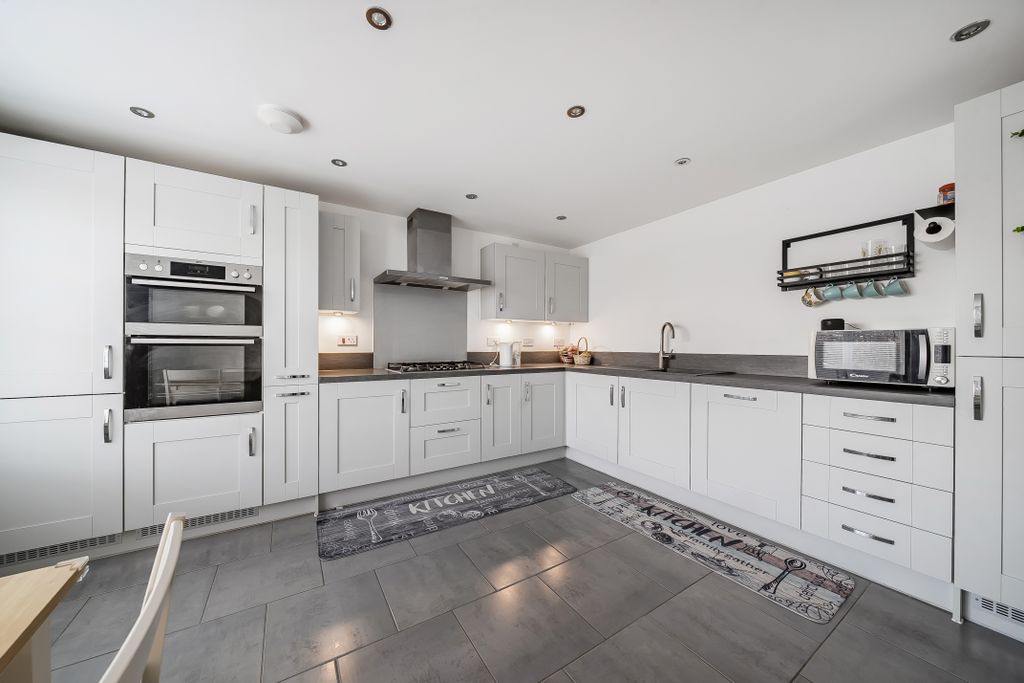 Property photo 2 of 14 13883349693A94Fa862De