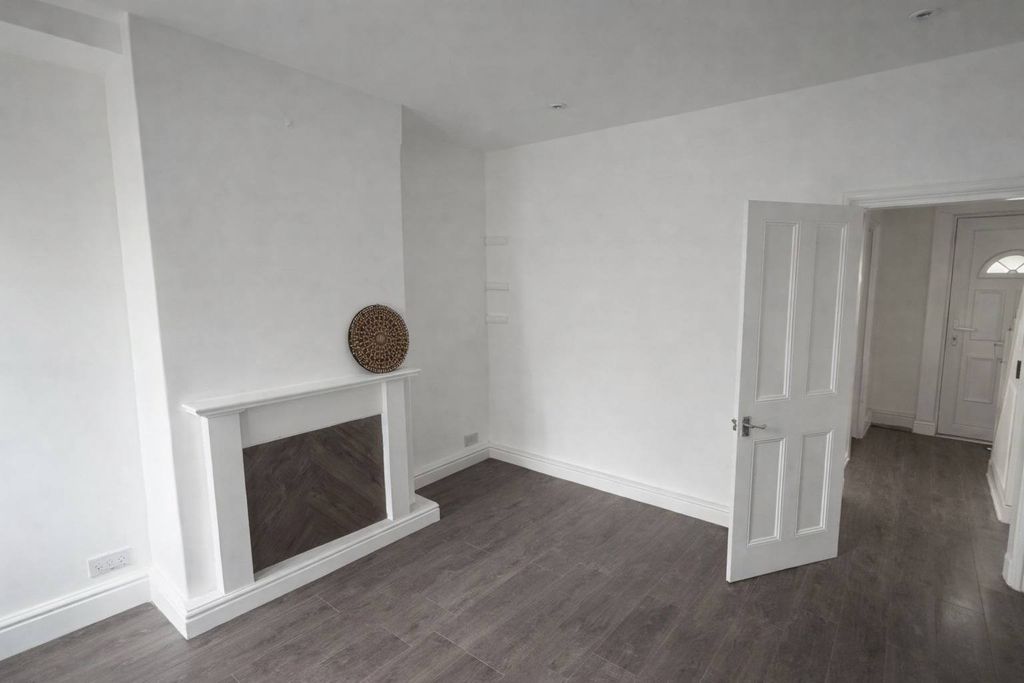 Property photo 1 of 10 Derinton Road Tooting Sw17