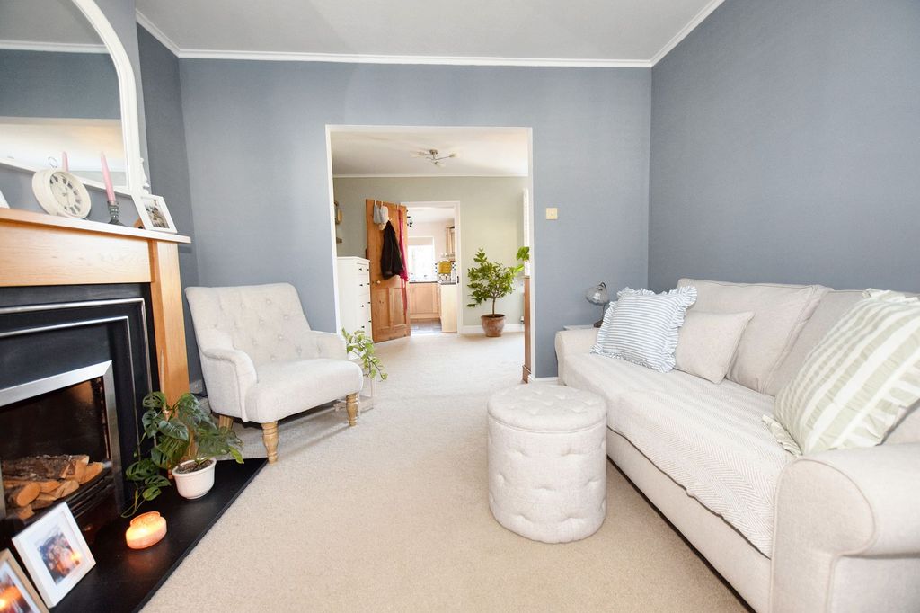 Property photo 3 of 14 Living Room