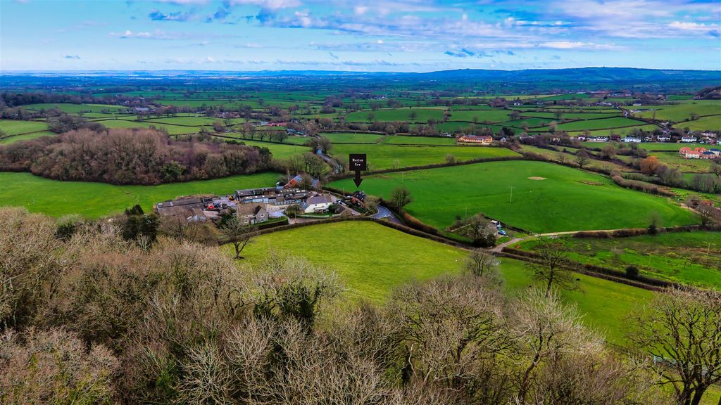 Property photo 2 of 11 Arial