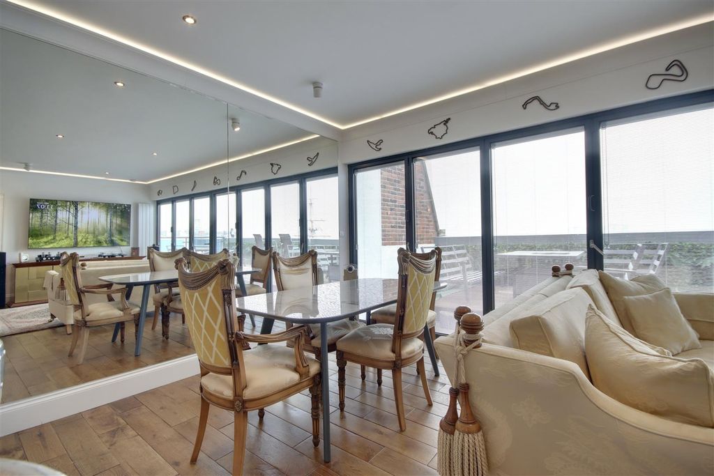 Property photo 1 of 22 0194E009-D4B2-4532-9Ff9-5B91C427D66D_1_201_A.Jpeg