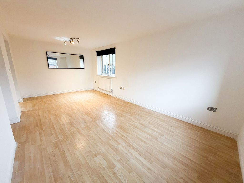 Property photo 2 of 8 Campbell Rd E3