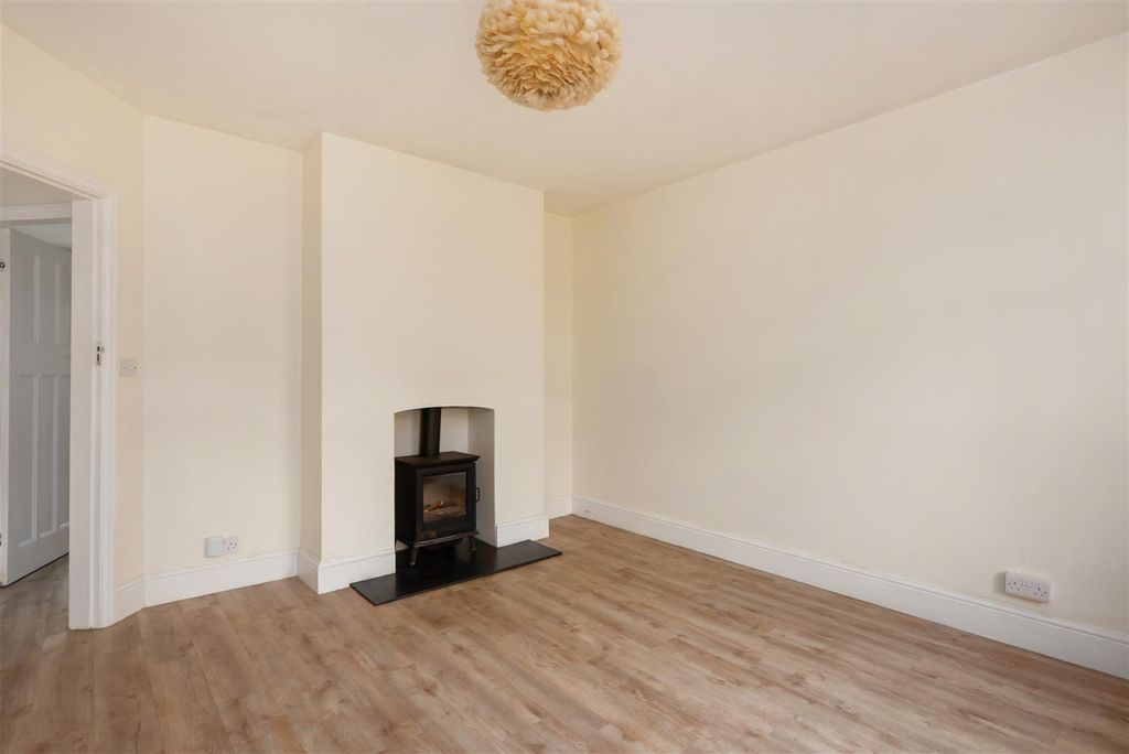 Property photo 3 of 14 Cromwell Road, Whitstable