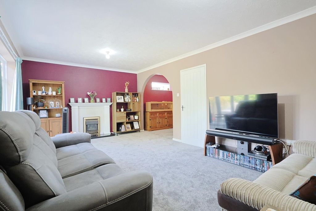 Property photo 3 of 16 Sitting Room