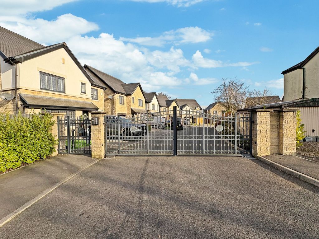 Property photo 1 of 41 Gates
