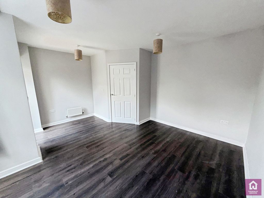Property photo 3 of 8 Pbox-Img.Jpg