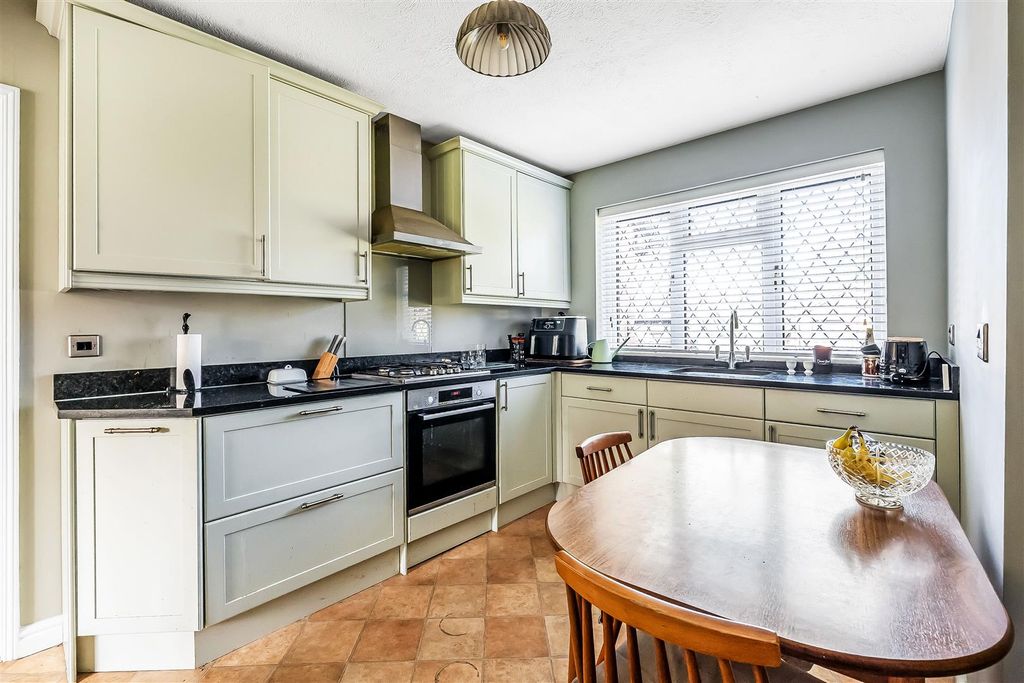 Property photo 3 of 29 6-Aston-Close-17.Jpg