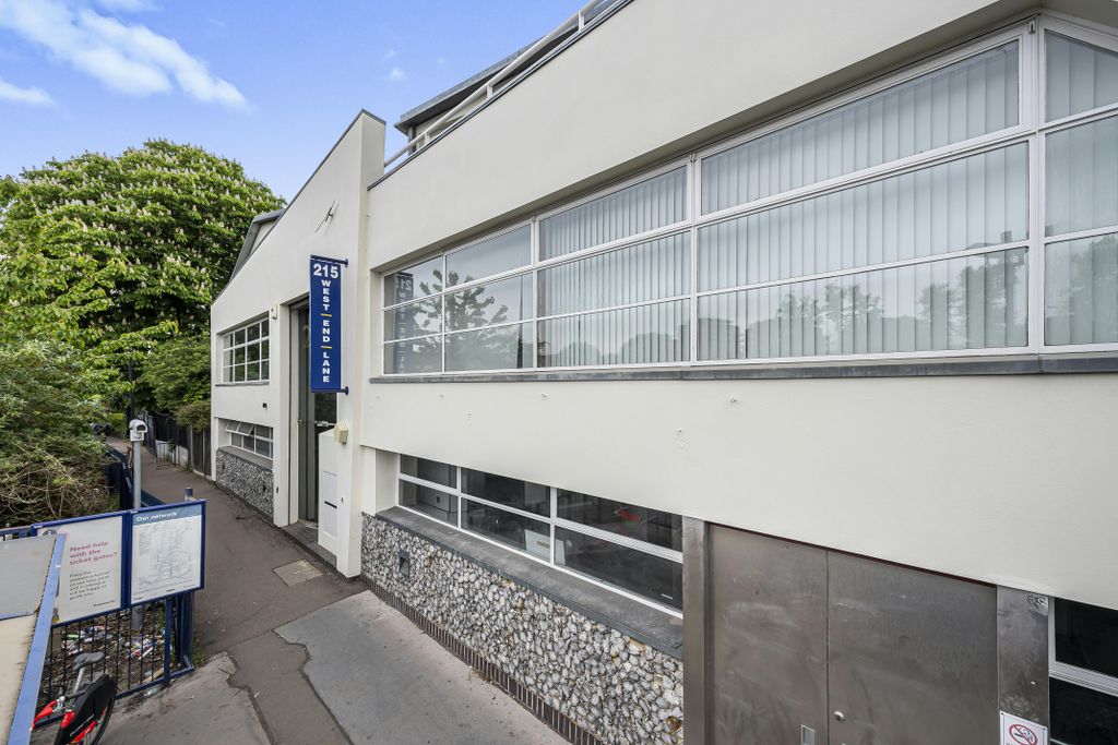 Property photo 2 of 8 842655 1.Jpg