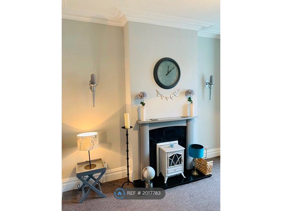 Property photo 1 of 35 Lounge