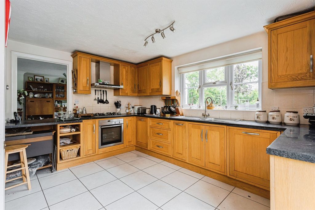 Property photo 3 of 17