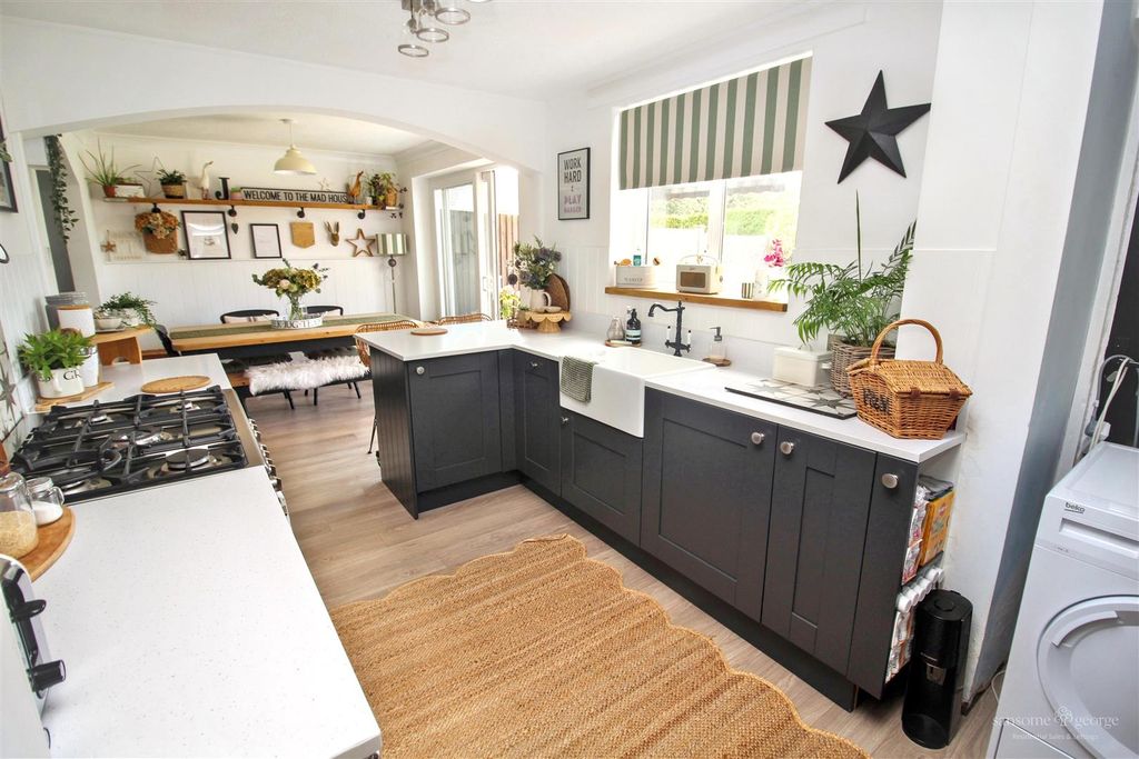 Property photo 3 of 16 Kitchen/Dining Room