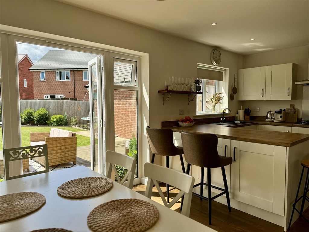 Property photo 2 of 25