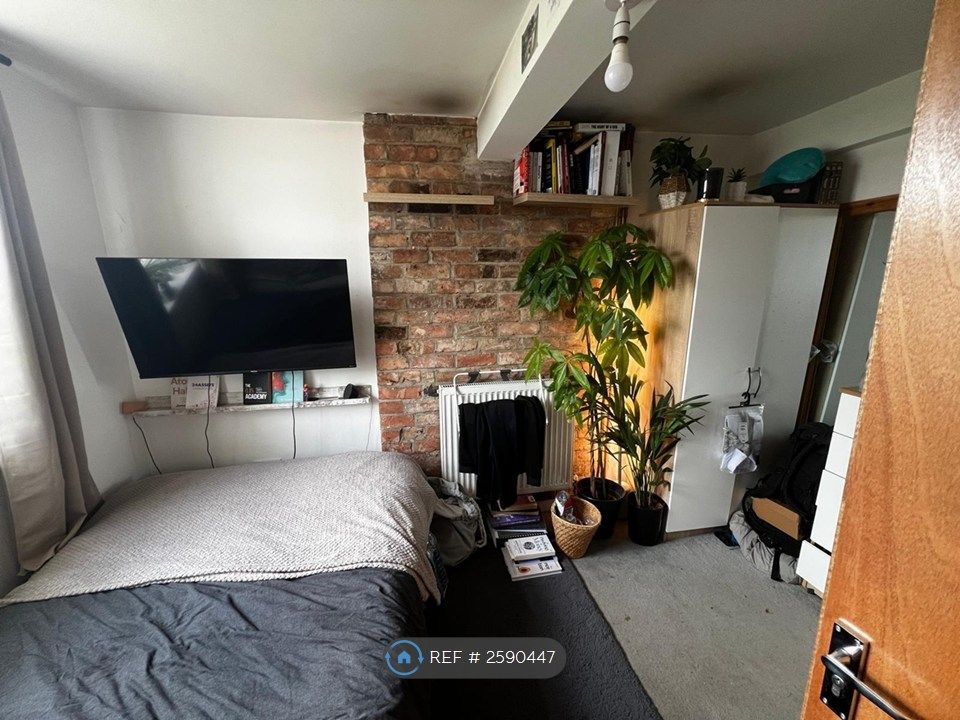 Property photo 3 of 10 Room1 - The Tenant Is Currently Still Living Here