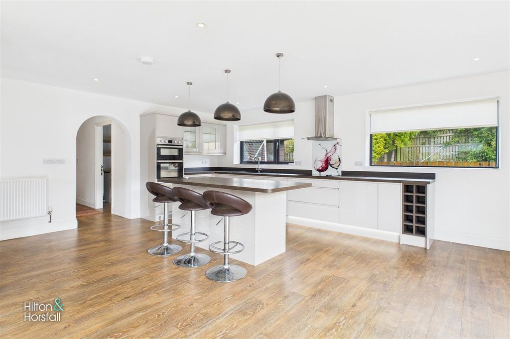 Property photo 3 of 16 Arkwright Street
