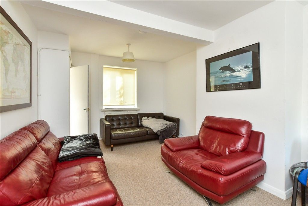 Property photo 3 of 13 Lounge