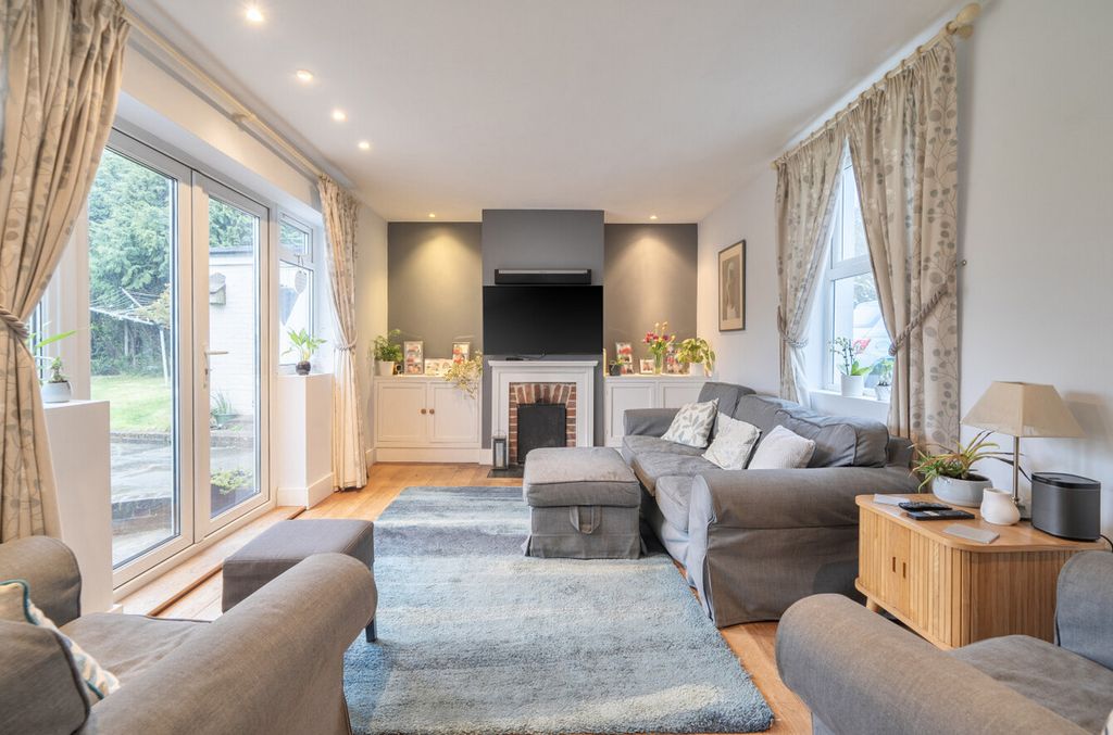 Property photo 2 of 20